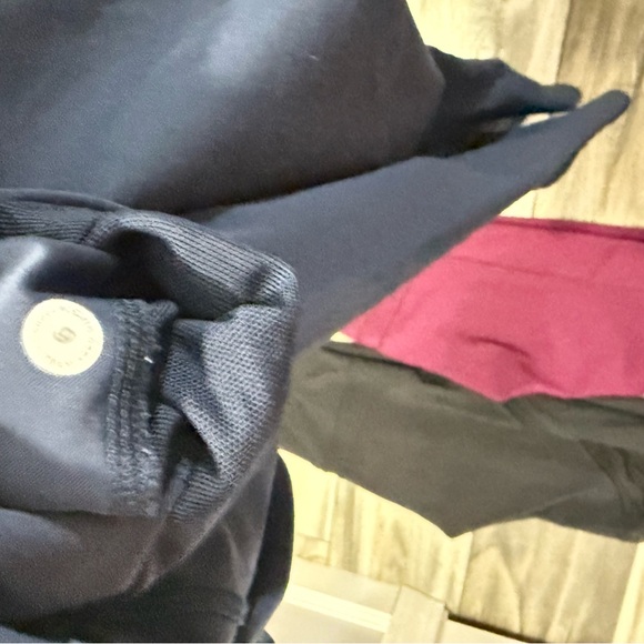 Set of Four Stylish Leggings in Various Colors Lululemon size 4 (1 maroon) 6 (3) - Picture 3 of 5